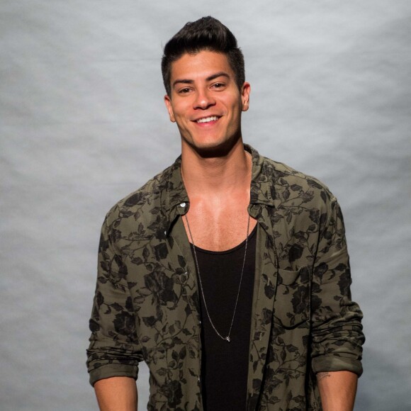 Arthur Aguiar se surpreendeu ao ser barrado em um restaurante nos EUA por estar usando regata nesta segunda-feira, 6 de agosto de 2018