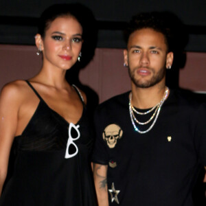 Em Paris, Bruna Marquezine e Neymar jantaram no renomado restaurante frânces L'Atelier de Joël Robuchon, nesta quarta-feira, 8 de agosto de 2018