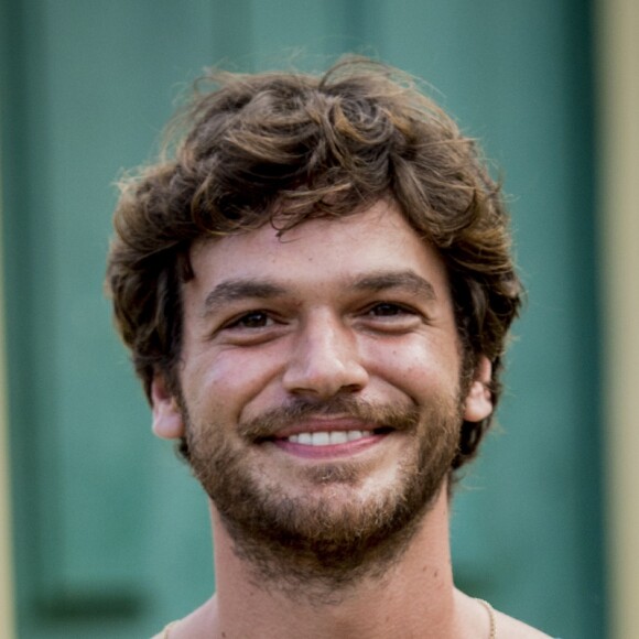 Beto (Emilio Dantas) fica sabendo por uma advogada que deve acabar com a farsa de sua morte para salvar Luzia (Giovanna Antonelli) no capítulo de quarta-feira, 22 de agosto de 2018, da novela 'Segundo Sol'