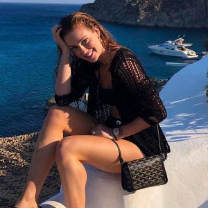 Marina Ruy Barbosa posta novo clique em Myconos, na Grécia, e exibe bolsa grifada, em 11 de agosto de 2018