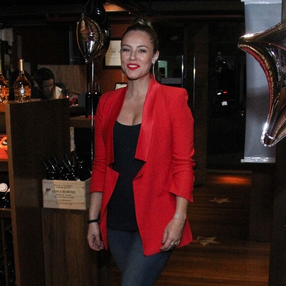 Paolla Oliveira explicou ausência do marido, Rogério Gomes, em evento na noite deste sábado, 11 de agosto de 2018