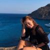 Marina Ruy Barbosa chamou a atenção por bolsa grifada em look durante viagem à Grécia