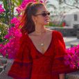 Marina Ruy Barbosa usou vestido Maison Valentino em sua chegada à Grécia