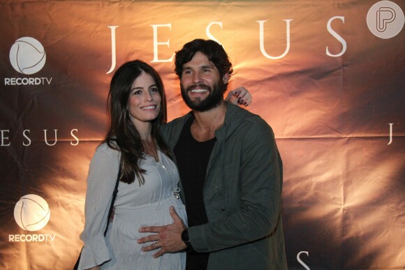 Protagonista de 'Jesus', Dudu Azevedo mostrou o rosto do filho que teve com Fernanda Mader