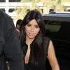 Kim Kardashian chegou com o namorado, Kanye West, na manhã desta sexta-feira, 8 de fevereiro de 2013