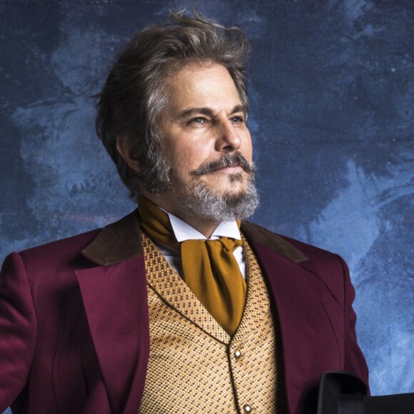 Dom Sabino (Edson Celulari) elogia Carmen (Christiane Torloni) nos próximos capítulos da novela 'O Tempo Não Para': 'A senhora é uma deusa!'