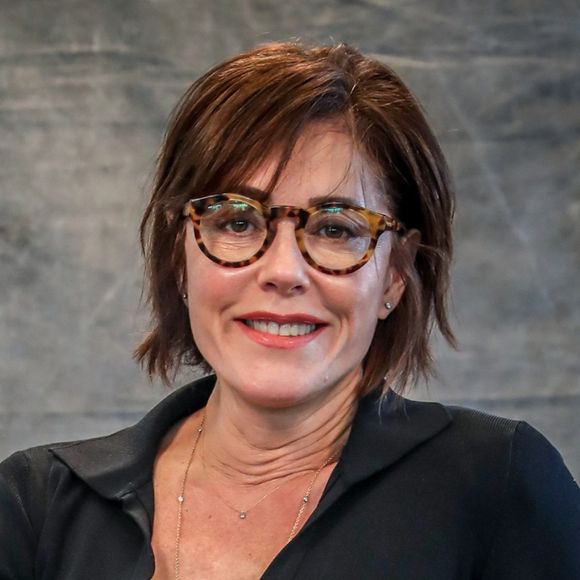 Carmen (Christiane Torloni) e dom Sabino (Edson Celulari) quando um cisco cai em seu olho nos próximos capítulos da novela 'O Tempo Não Para'