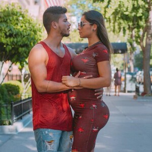 Mayra Cardi é casada com Arthur Aguiar, de quem espera o primeiro filho
