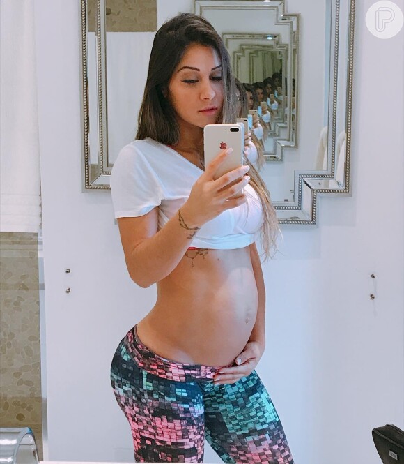 Mayra Cardi foi criticada na web após exibir barriga de gravidez