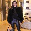 Camila Coutinho usa casaco Letage, calça Lelis Blanc e blusa e bota da marca Amaro