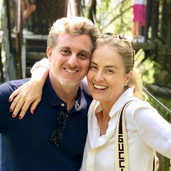 Angélica e Luciano Huck passaram férias com a família no Havaí