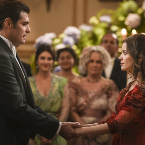 Darcy (Thiago Lacerda) e Elisabeta (Nathalia Dill) se casam de surpresa no capítulo de segunda-feira, 27 de agosto de 2018 da novela 'Orgulho e Paixão'