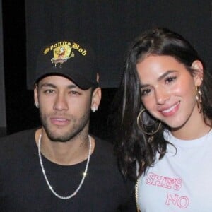 Bruna Marquezine se declarou para Neymar ao visitar a Torre Eiffel em Paris