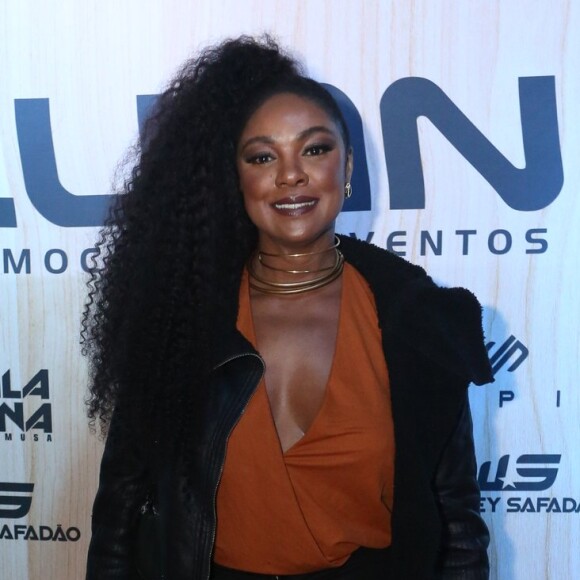 Cris Vianna foi outra famosa que curtiu o festival 'Garota Vip', neste sábado, 18 de agosto de 2018