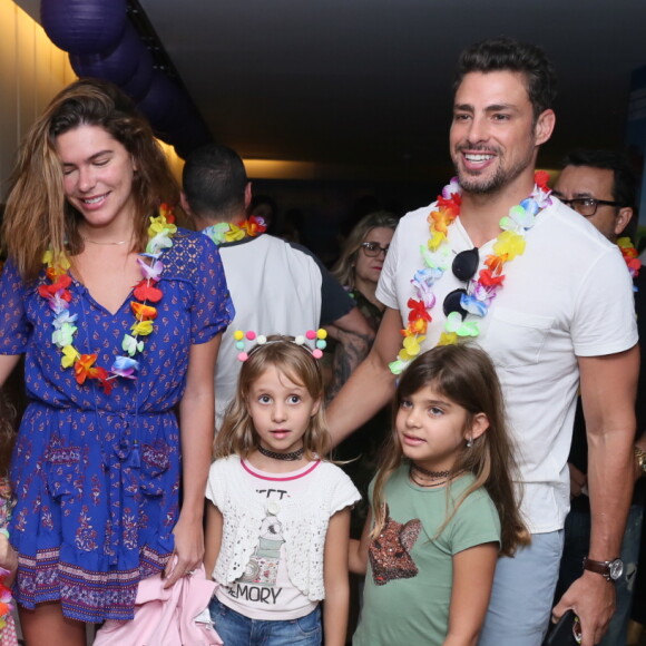 Cauã Reymond e Mariana Goldfarb costumavam fazer programas com a filha do ator, Sofia