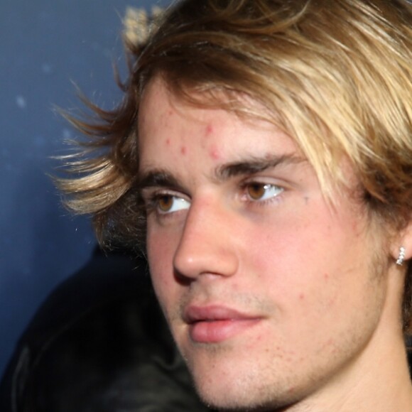 Justin Bieber estava solteiro desde março deste ano