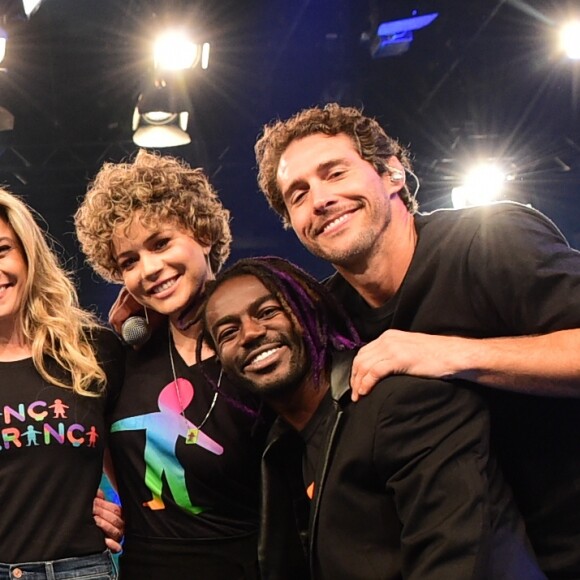 Leandra Leal exibiu o novo corte de cabelo no 'Criança Esperança', da TV Globo