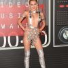 O look Atelier Versace de Miley Cyrus em 2015 também causou polêmica