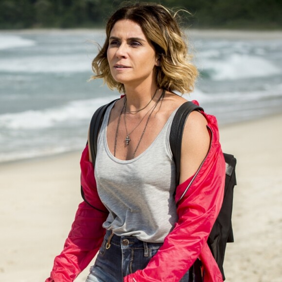 Luzia (Giovanna Antonelli) resolve roubar colar da casa de Karola (Deborah Secco) para incriminar Laureta (Adriana Esteves) na novela 'Segundo Sol'