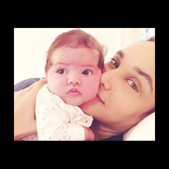 Bella, filha de José Loreto e Débora Nascimento, está com 4 meses