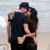 Thais Fersoza trocou beijos com Michel Teló na Praia da Barra da Tijuca, Zona Oeste do Rio