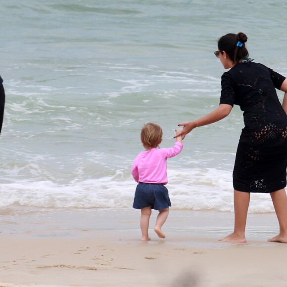 Thais Fersoza e Michel Teló curtiram dia de praia com filhos no Rio de Janeiro