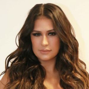 Simone, da dupla com Simaria, vem tentando mudar alguns hábitos 