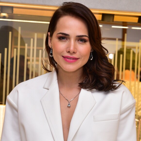 Leticia Colin está no ar como intérprete de personagem Rosa, na novela 'Segundo Sol'