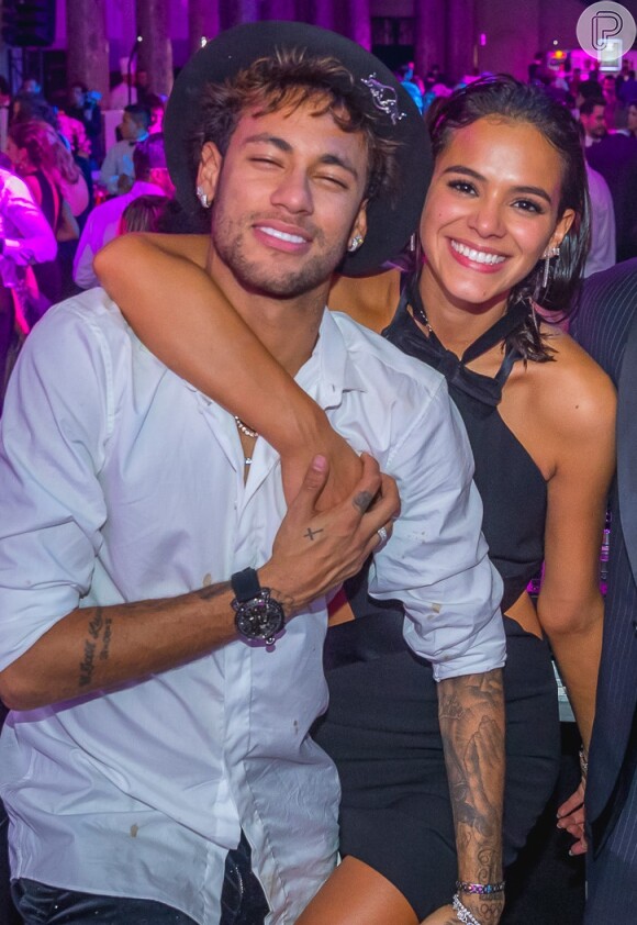 Bruna Marquezine nega fim de namoro com Neymar