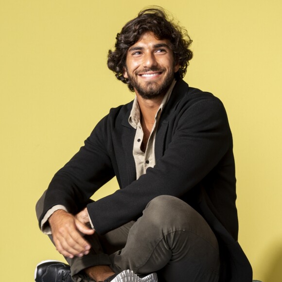 'Quando a Deborah estava com uns três ou quatro meses de gravidez eu tive uma crise. Passei um fim de semana todo calado e acho que foi ali que eu virei pai', afirmou Hugo Moura