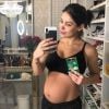 Bella Falconi evita cinta e exibe barriga pós-parto em foto nesta sexta-feira, dia 24 de agosto de 2018