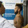 Daniel Alves, companheiro de Neymar, no Barcelona, também passou por revisão médica no Barcelona