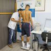 Neymar se submete a testes médicos no Barcelona e é liberado para jogar. Craque, que está em recuperação de lesão sofrida na coluna, vai treinar separado do time