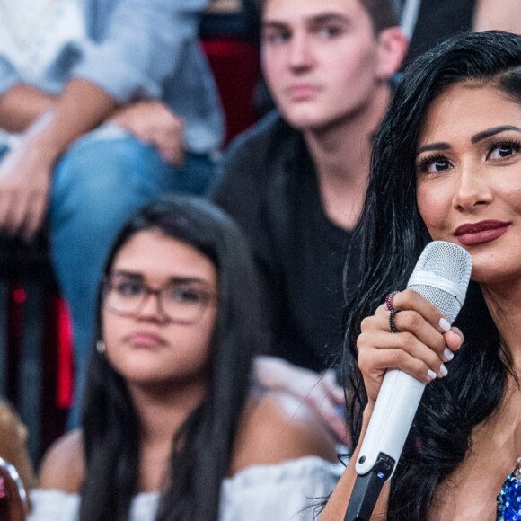 'Engoli o choro porque nessa hora você tem que estar forte', declarou Simone sobre ver a irmã, Simaria, doente