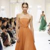 Básico e perfeito: vestido Dior está em alta, porém nunca cai de moda