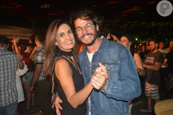 Túlio Gadêlha adicionou as hashtags 'tbt', 'eu e ela' e 'saudade' na foto com a namorada, Fátima Bernardes