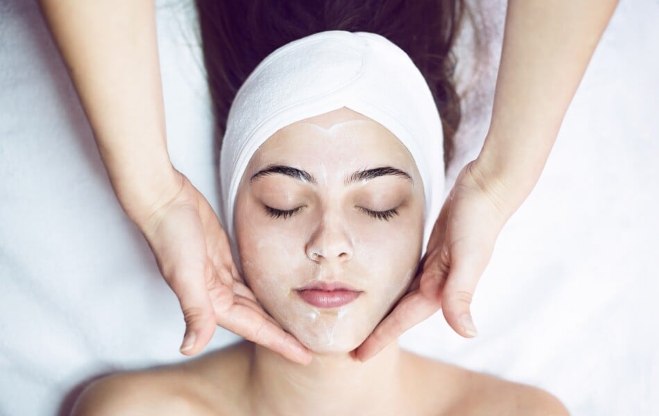 Massagem Facial Maquiadora Carla Biriba Explica Passo A Passo Para Drenar Purepeople