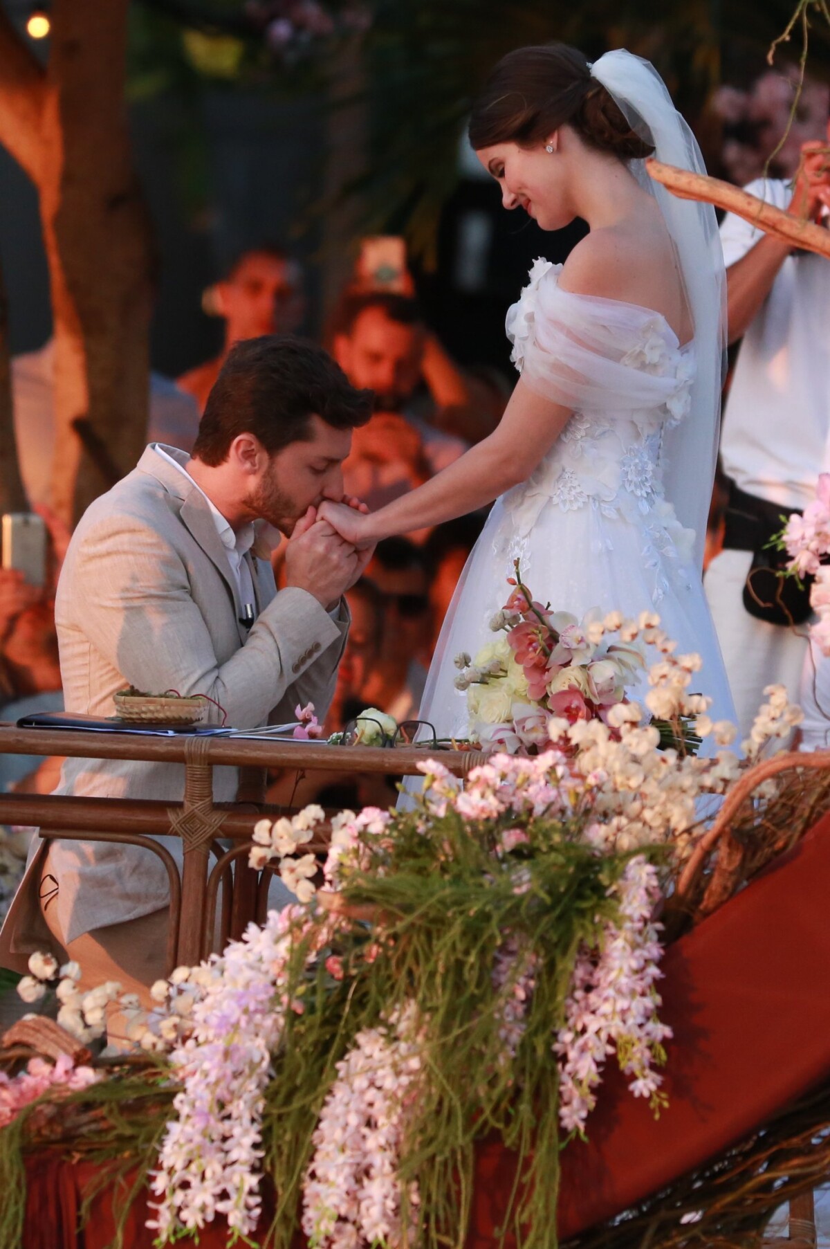 Foto Klebber Toledo declarou sobre cerimônia religiosa de casamento com Camila Queiroz Acho