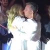 Angélica e Luciano Huck trocaram beijos durante show de Alcione no aniversário do apresentador