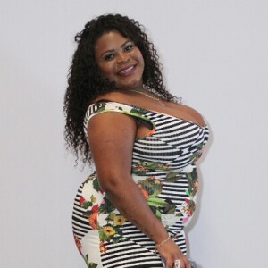 Jojo Todduynho se divertiu com Anitta à beira da piscina, dançando funk