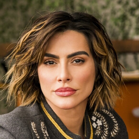 Betina (Cleo) faz sexo com Lalá (Micael) após ser demitida da Samvita nos próximos capítulos da novela 'O Tempo Não Para'