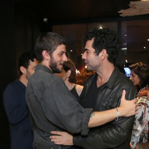 No filme 'O Banquete' Chay vive Ted, jovem garçom assediado por Mauro, um colunista de jornal e homossexual assumido interpretado por Gustavo Machado. 'Temos algum tipo de envolvimento', adianta o ator