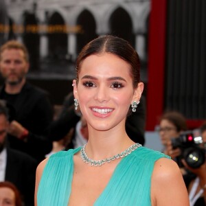 Bruna Marquezine relatou, mais cedo na web, ter sofrido depressão e distúrbio de imagem por cobranças relacionadas ao corpo