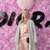 Kate Moss escolheu um modelo de pijama para prestigiar o último desfile masculino da Dior