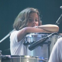 Filho de Ivete Sangalo, Marcelo toca percussão e pai, Daniel Cady, elogia. Vídeo