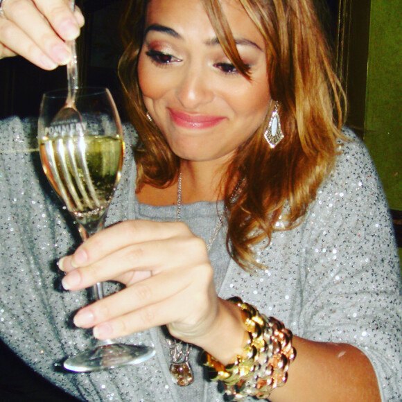 ' Eu demorei a entender, não tinha visto as alianças. Já ia beber e quando percebi que era 'a vera' não me contive: Dei um grito e chorei. Ri de nervoso', disse Juliana Paes