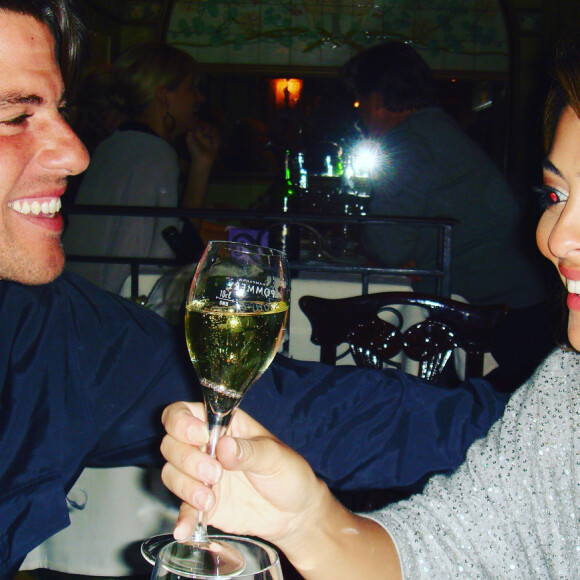 Juliana Paes relembra pedido de casamento de Carlos Eduardo Baptista: 'Estávamos em Veneza, a caminho de Paris. Durante um jantar, ele escondeu as alianças na taça de champanhe e, muito tímido, disse: 'Quer casar comigo?'