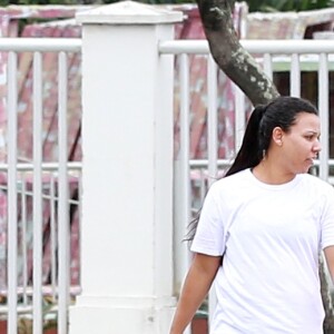 Flávia Alessandra e a filha caçula foram fotografadas saindo da academia