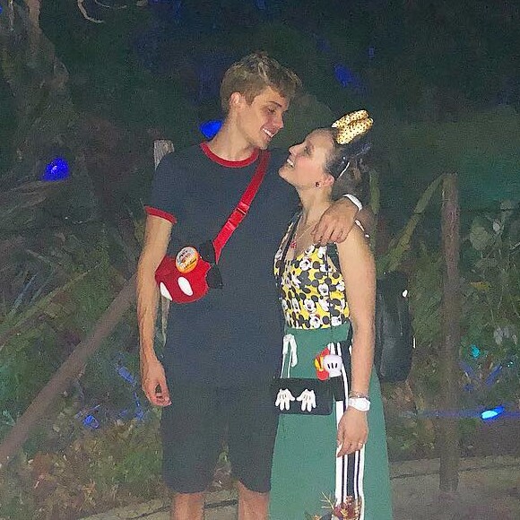 'Como você me conquista a cada dia! Aliás, desde o início te conquistar era meu desejo', disse Larissa Manoela