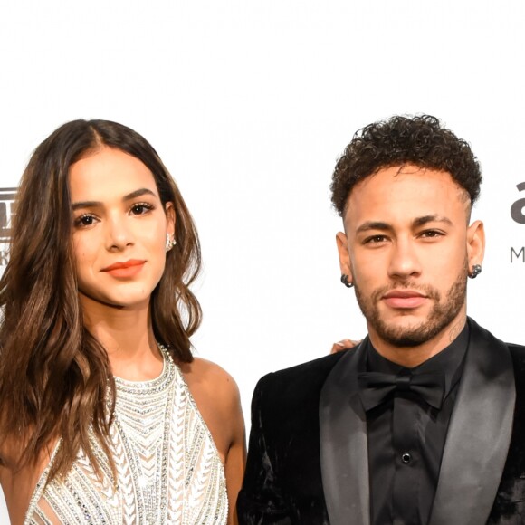 'Eu te amo. Você sabe, né?', disse Bruna Marquezine para Neymar ao compartilhar reação do namorado